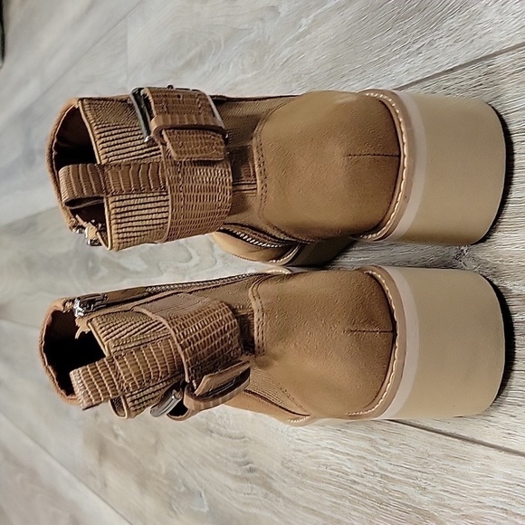 Donald Pliner Size 8 Tinsley 2 Wedge Bootie - Picture 8 of 10